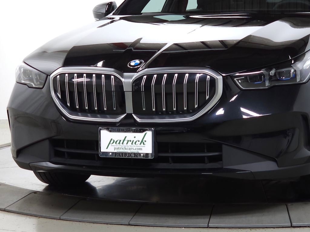 Used 2024 BMW 540i xDrive AWD/4WD image 3