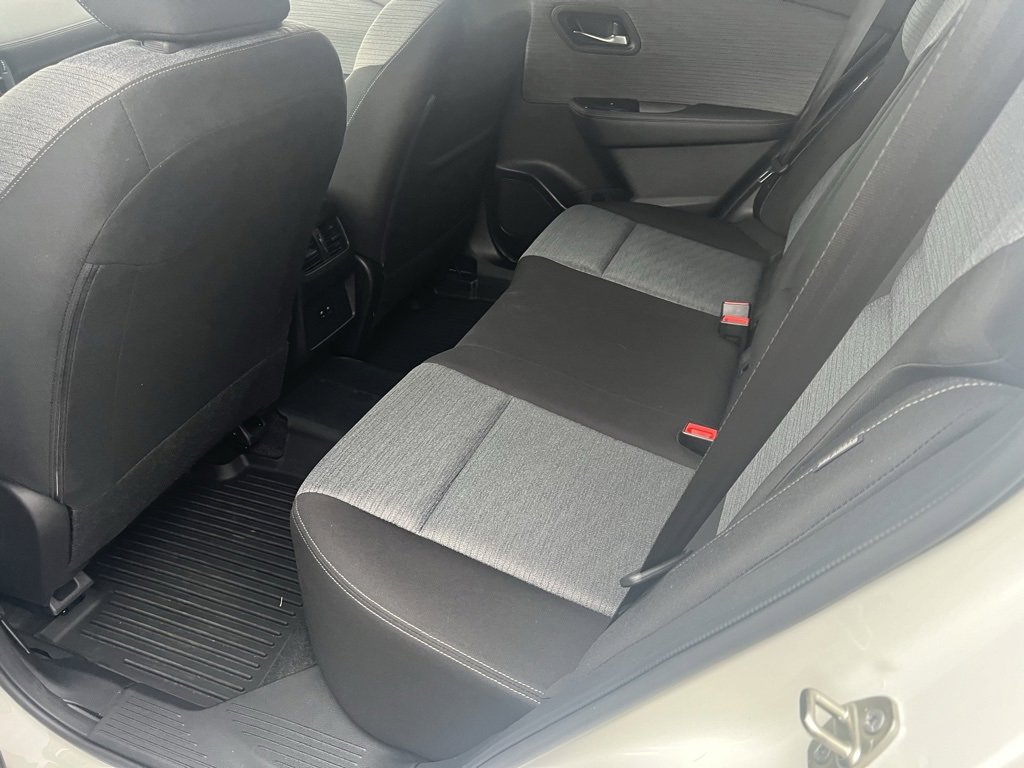 Used 2023 Nissan Rogue SV image 14