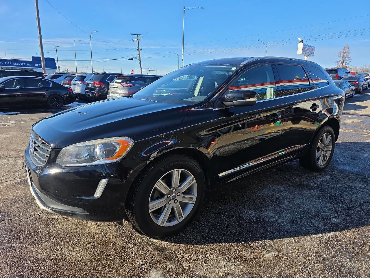 Used 2016 Volvo XC60 T6 w/ Protection Package image 2