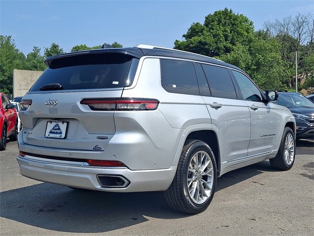 Used 2023 Jeep Grand Cherokee L Summit w/ Luxury Tech Group V image 6