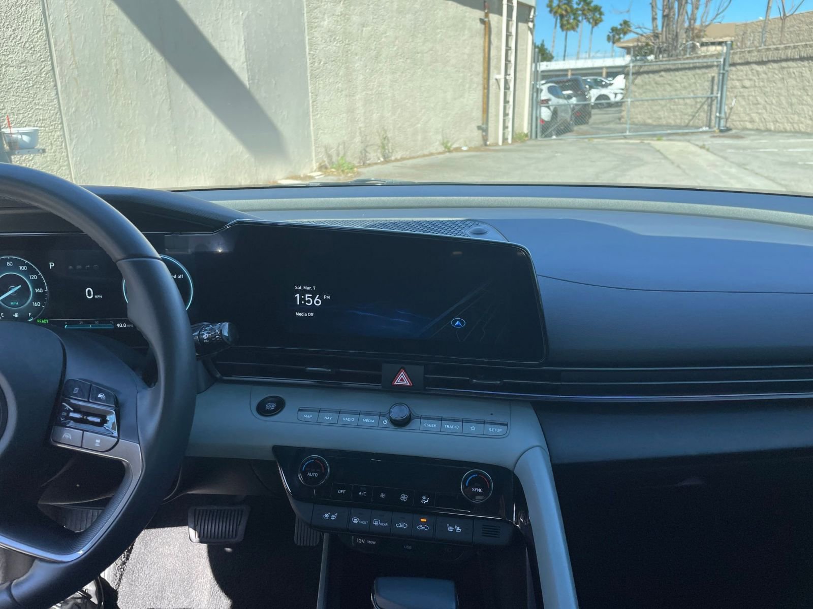 Used 2025 Hyundai Elantra Limited image 18