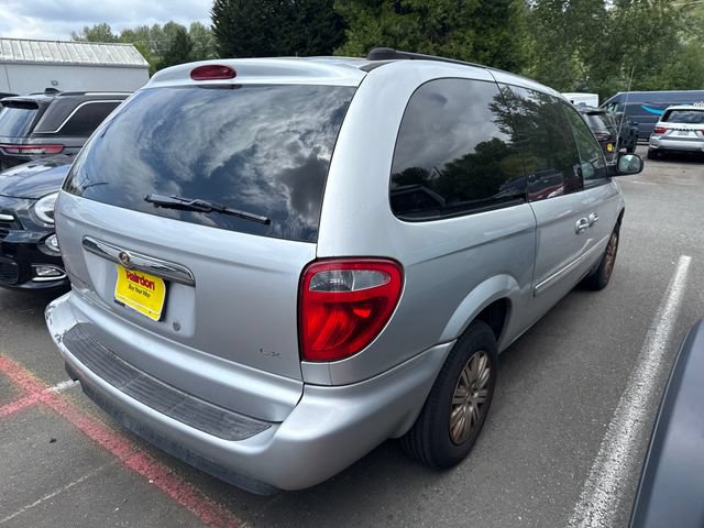 Used 2005 Chrysler Town & Country LX w/ Popular Equipment Group II FWD image 7