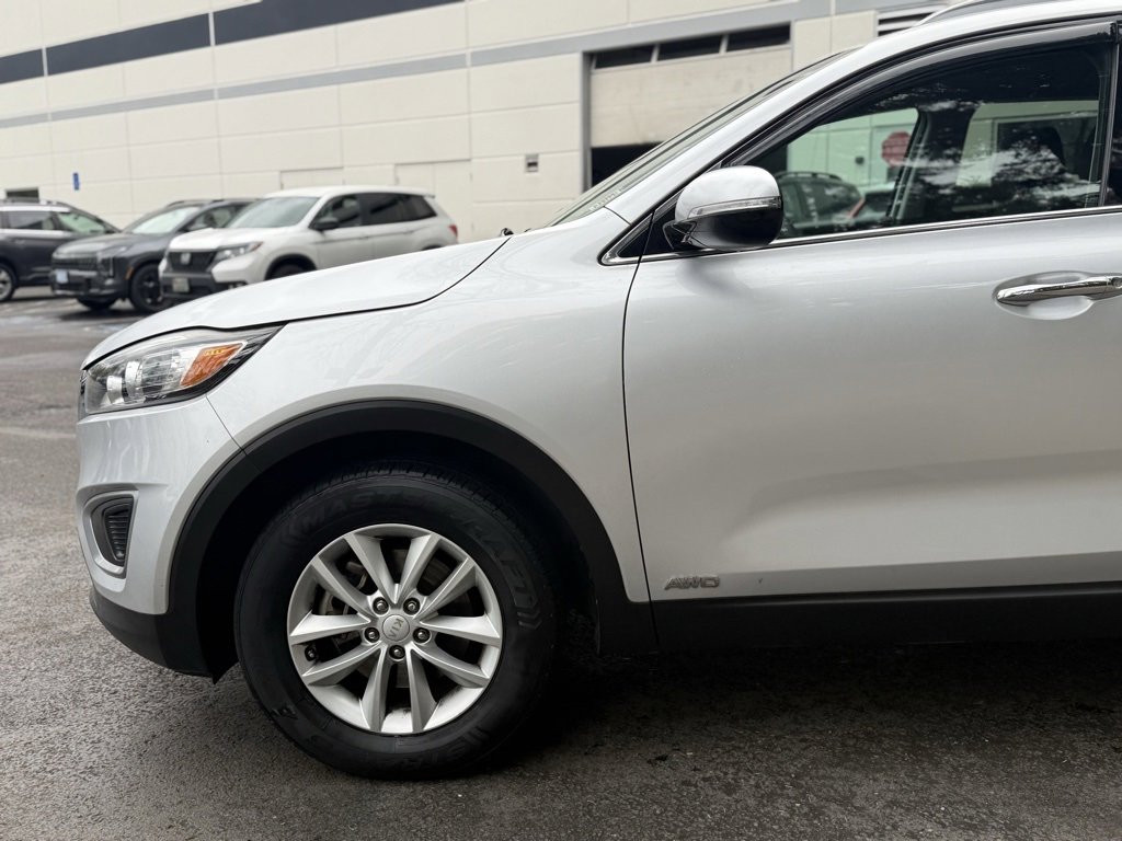 Used 2017 Kia Sorento LX image 8