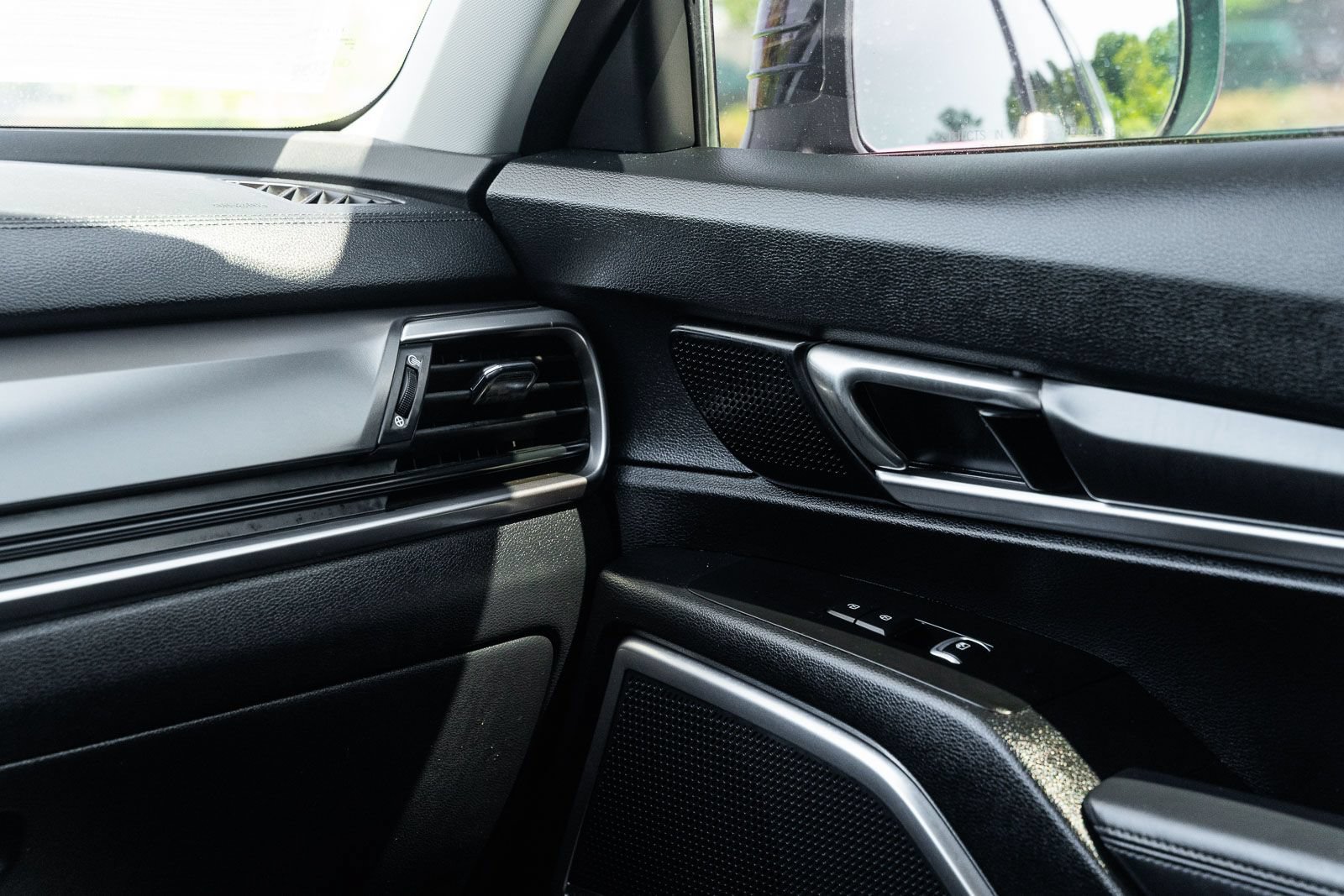 Used 2024 Kia Telluride LX FWD image 30