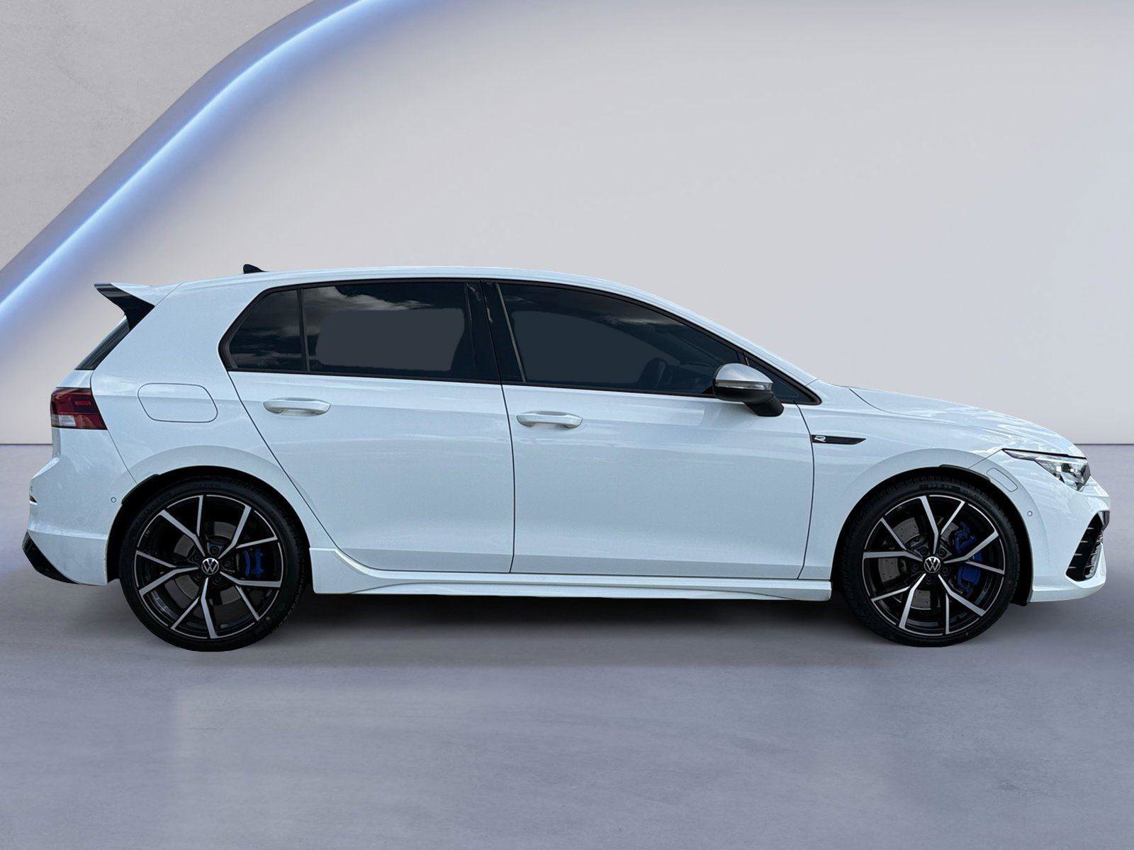 Used 2022 Volkswagen Golf R image 2