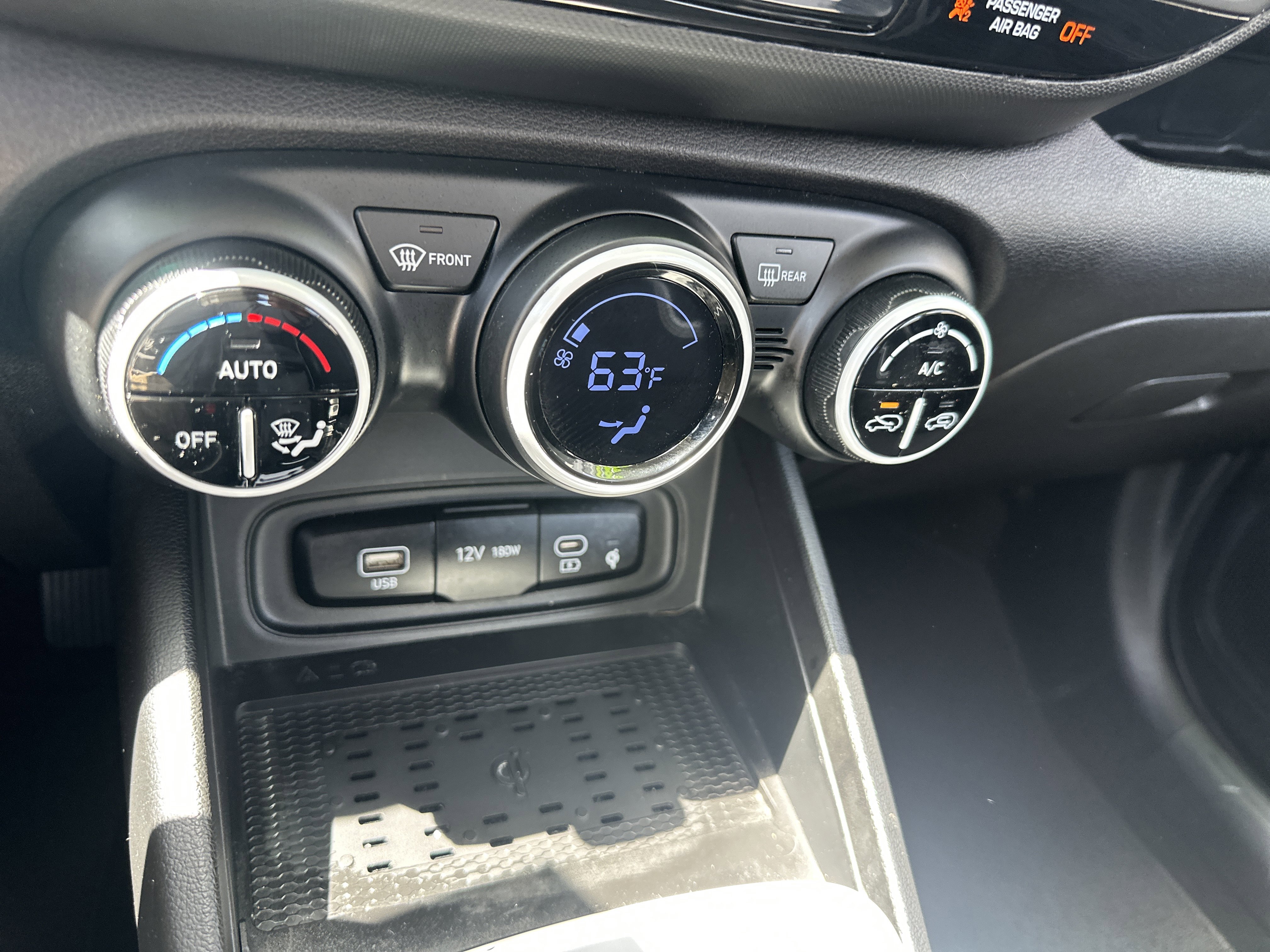 Used 2023 Hyundai Venue Limited image 19