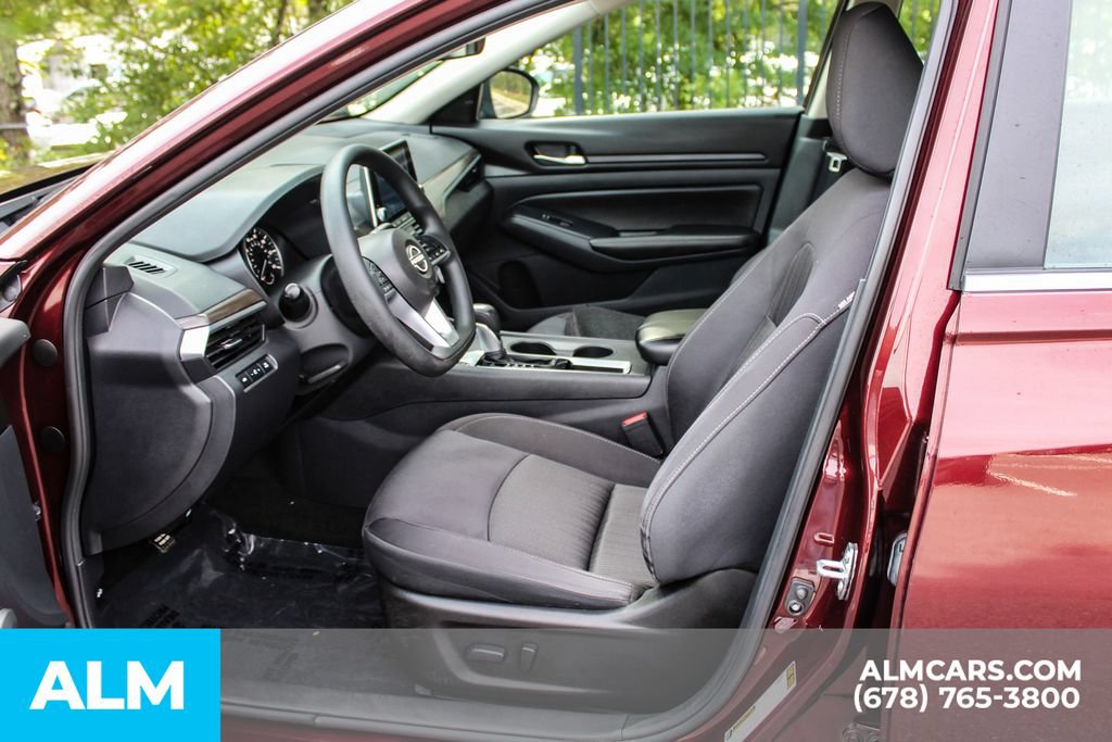 Used 2025 Nissan Altima 2.5 SV FWD image 16