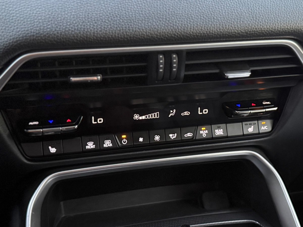 Used 2024 MAZDA CX-90 Plug-In Hybrid w/ Preferred AWD/4WD image 31