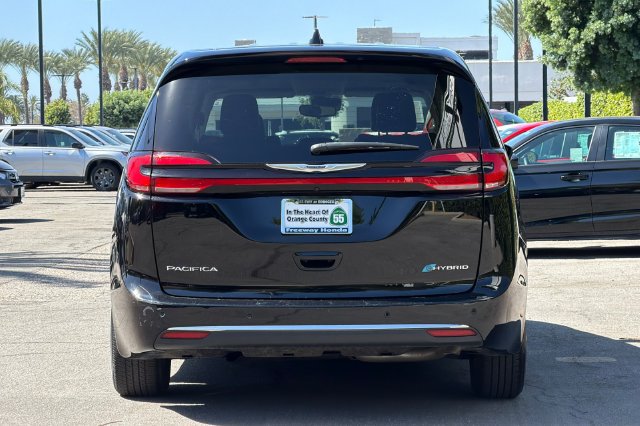 Used 2024 Chrysler Pacifica Limited FWD image 5
