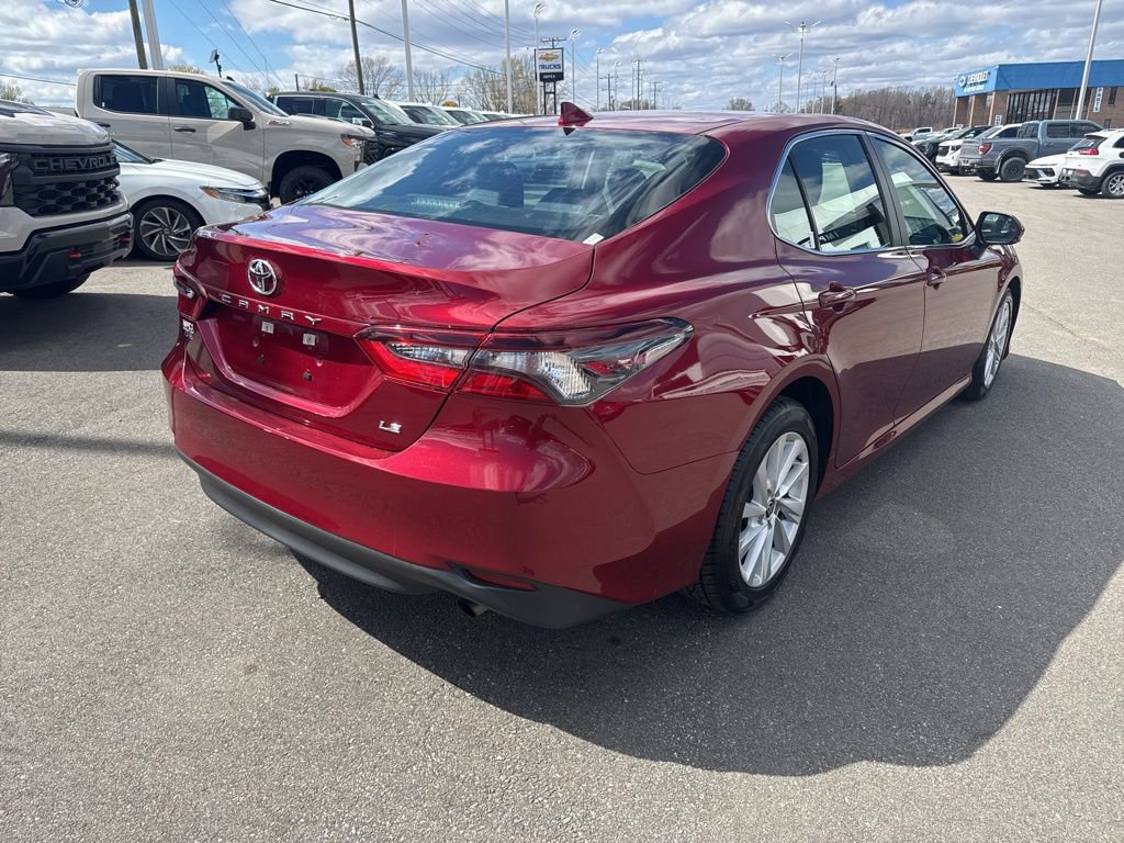 Used 2022 Toyota Camry LE w/ Convenience Package image 5