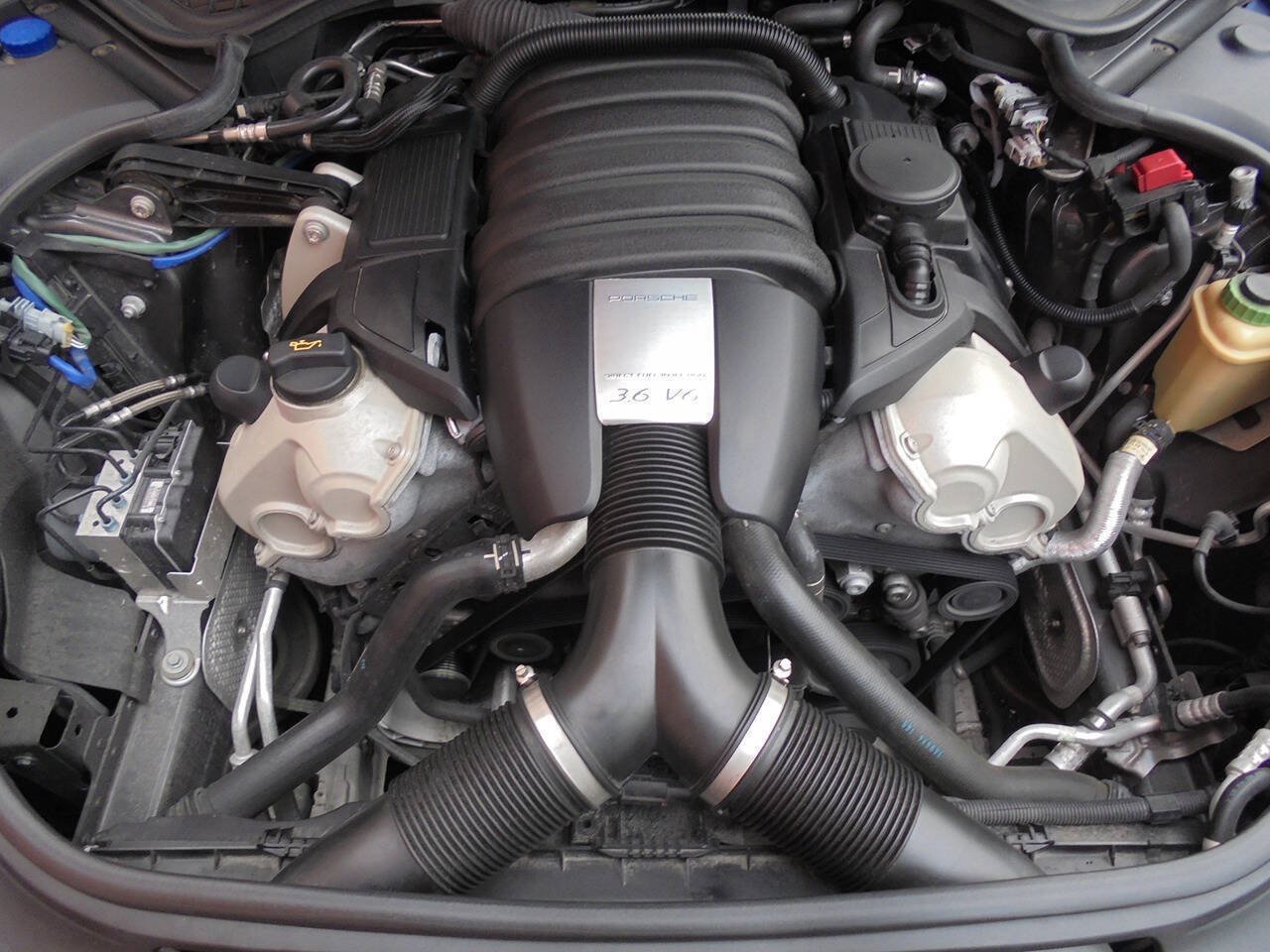 Used 2015 Porsche Panamera 4 AWD/4WD image 39