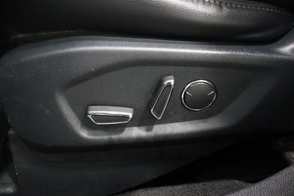 Used 2018 Ford Explorer XLT w/ Equipment Group 202A image 14