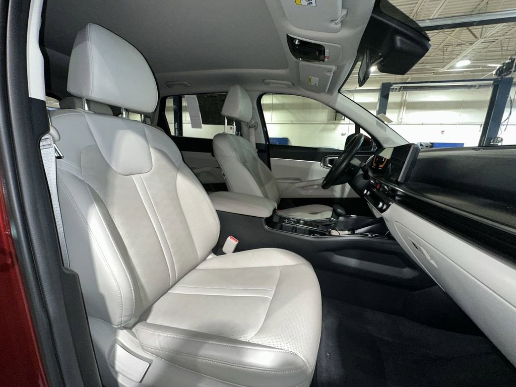 Used 2025 Kia Sorento S w/ Panoramic Sunroof Package image 28