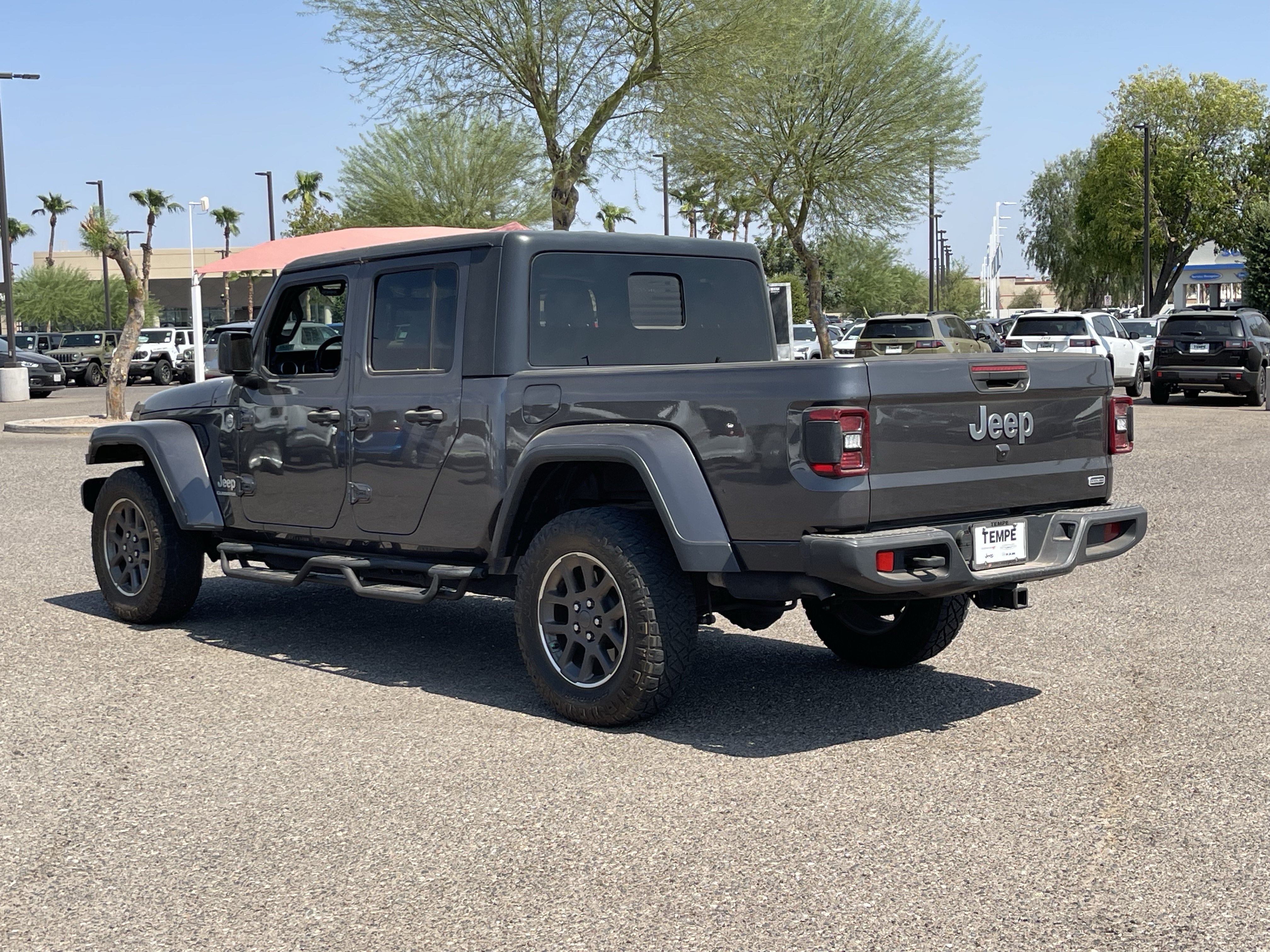 Used 2020 Jeep Gladiator Overland AWD/4WD image 4