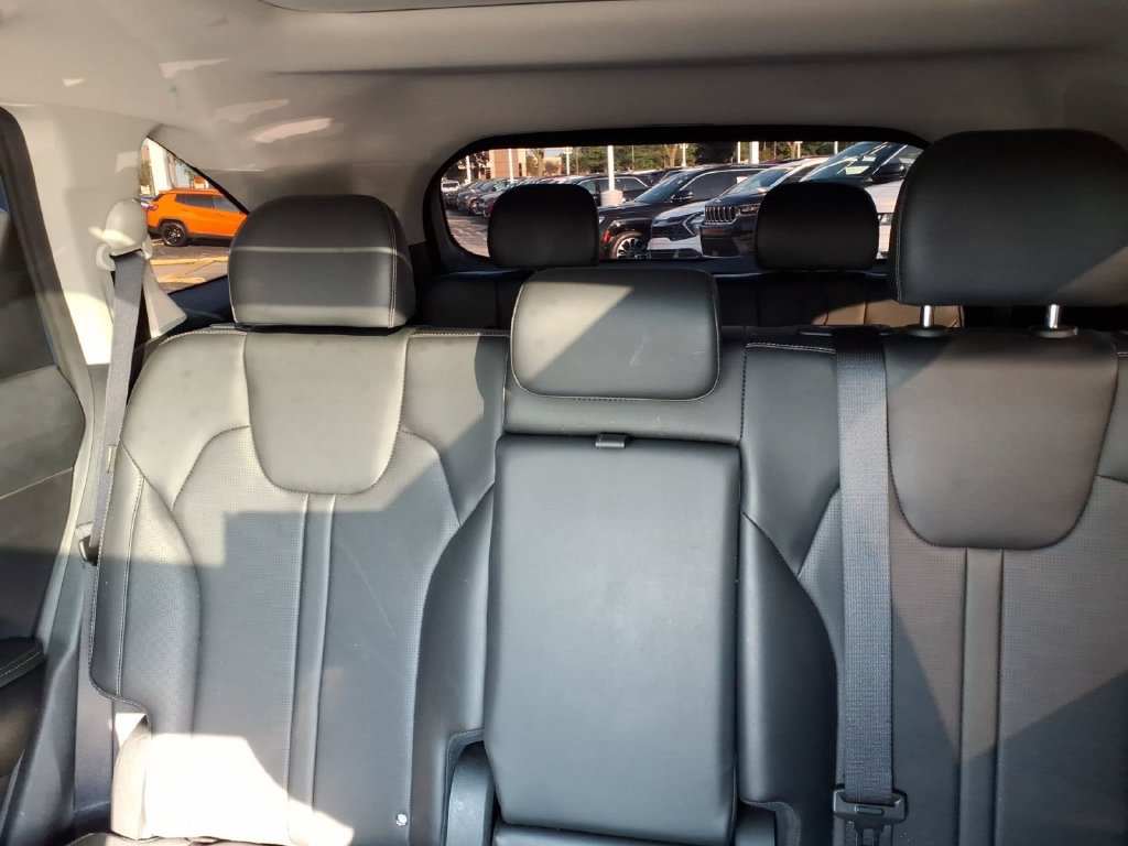 Used 2025 Kia Sorento S w/ Panoramic Sunroof Package FWD image 14