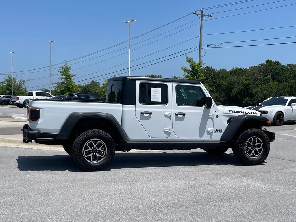 Used 2024 Jeep Gladiator Rubicon w/ Technology Group AWD/4WD image 8