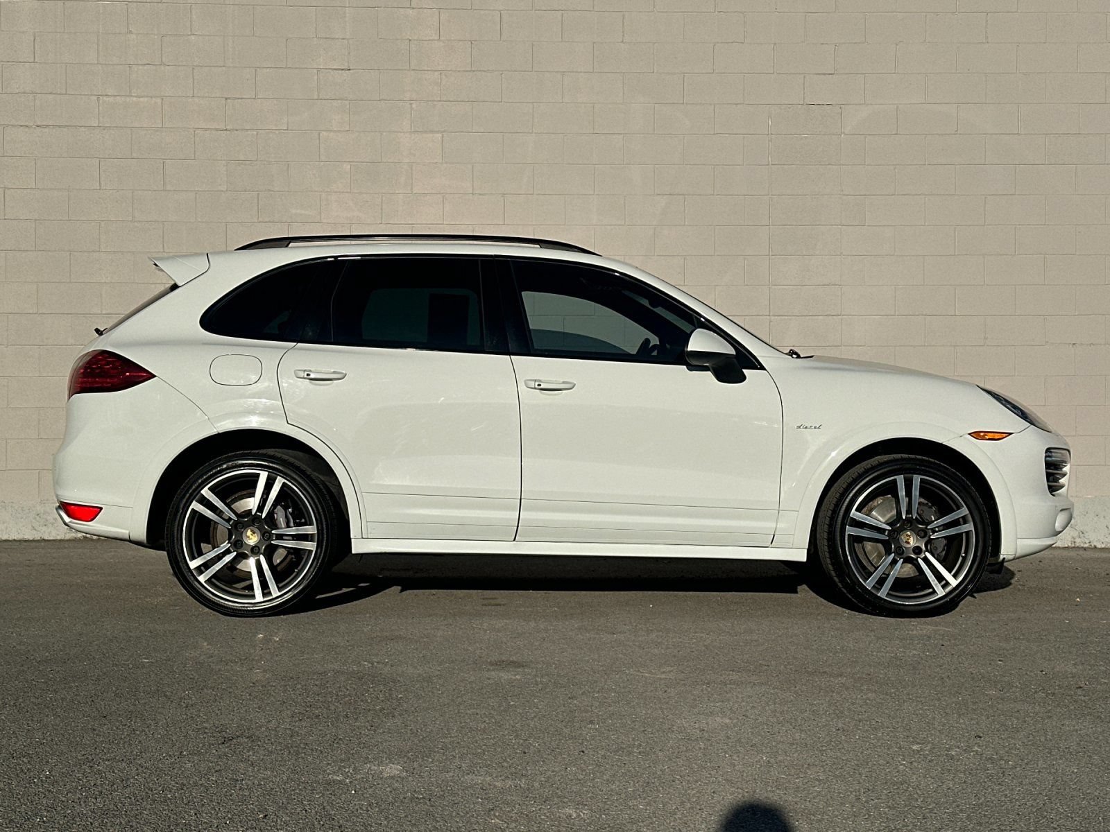 Used 2014 Porsche Cayenne Diesel AWD/4WD image 2