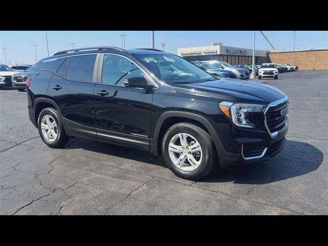 Certified 2023 GMC Terrain SLE w/ Driver Convenience Package image 2