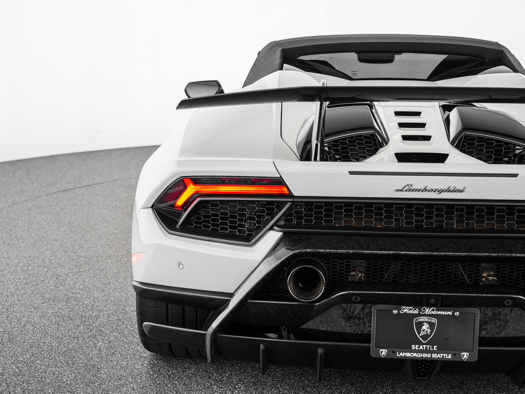 Used 2018 Lamborghini Huracan Performante AWD/4WD image 41
