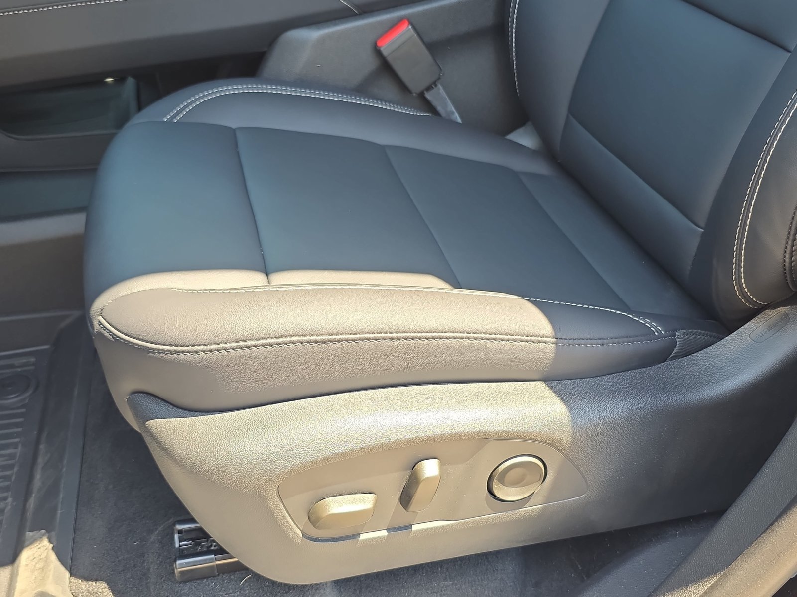 Used 2026 GMC Acadia Elevation w/ Elevation Premium Package FWD image 26