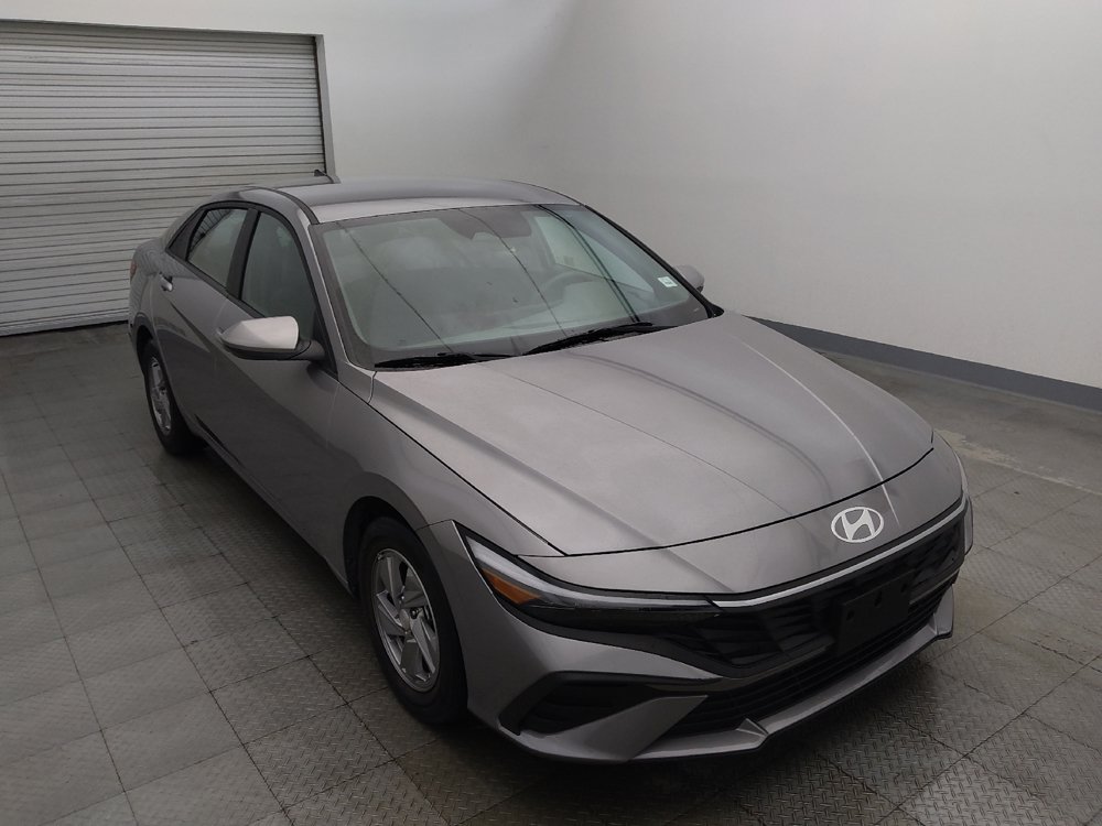 Used 2025 Hyundai Elantra SE FWD image 13