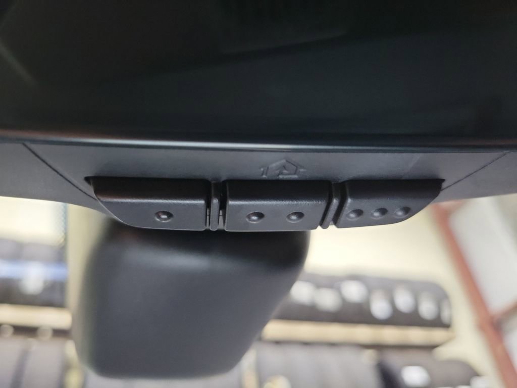 Used 2020 Jaguar E-PACE Checkered Flag image 34