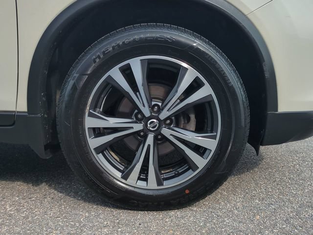 Used 2019 Nissan Rogue SV w/ Premium Package FWD image 11