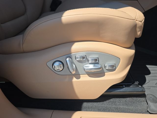 Used 2023 Porsche Macan Turbo AWD/4WD image 36