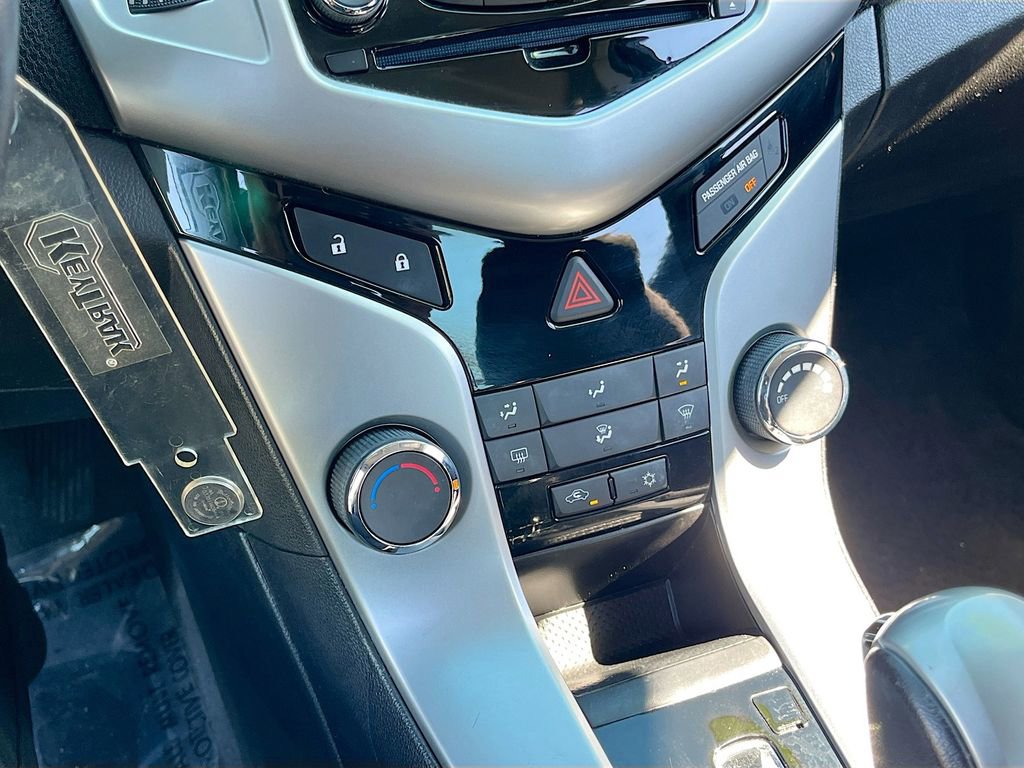 Used 2014 Chevrolet Cruze LT image 12