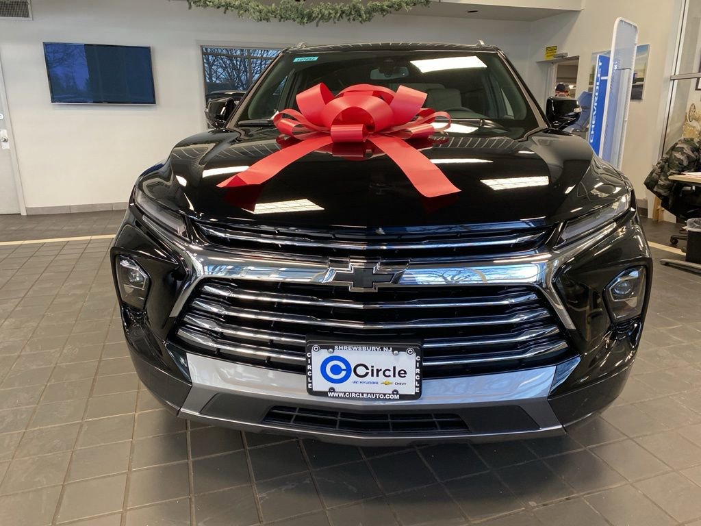New 2025 Chevrolet Blazer Premier w/ Enhanced Convenience Package image 2