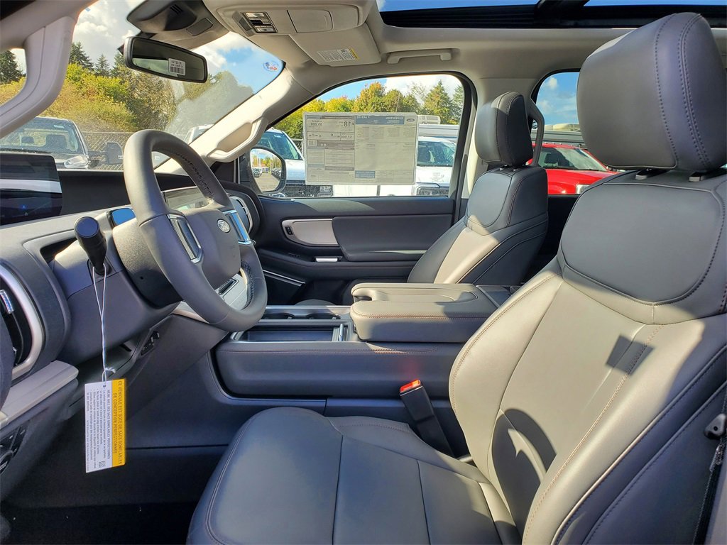 New 2025 Ford Expedition Active image 6