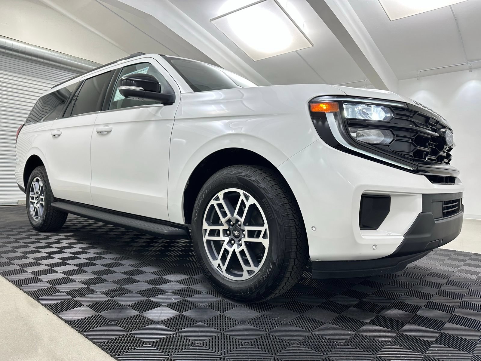 New 2025 Ford Expedition Max Active AWD/4WD image 1