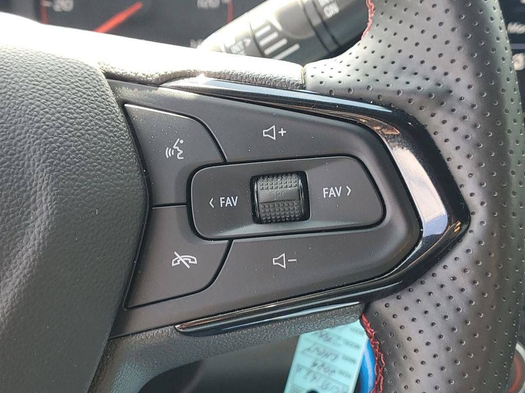 Used 2024 Chevrolet Trax RS w/ Driver Confidence Package FWD image 9