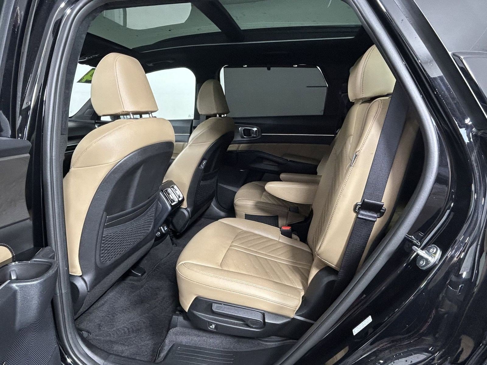 Certified 2024 Kia Sorento SX Prestige w/ Olive Brown Leather Package image 18