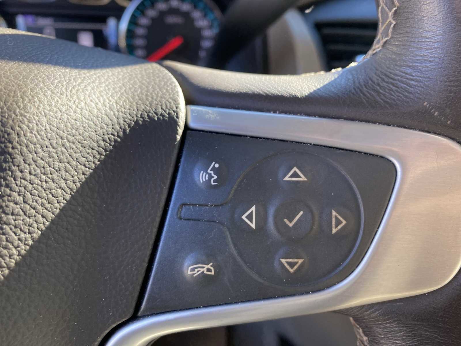 Used 2018 GMC Yukon XL SLT w/ Open Road Package image 22