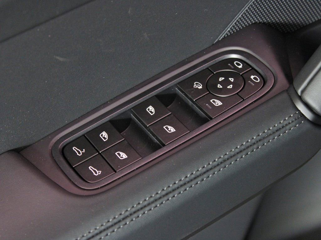 Certified 2025 Porsche Cayenne S image 16