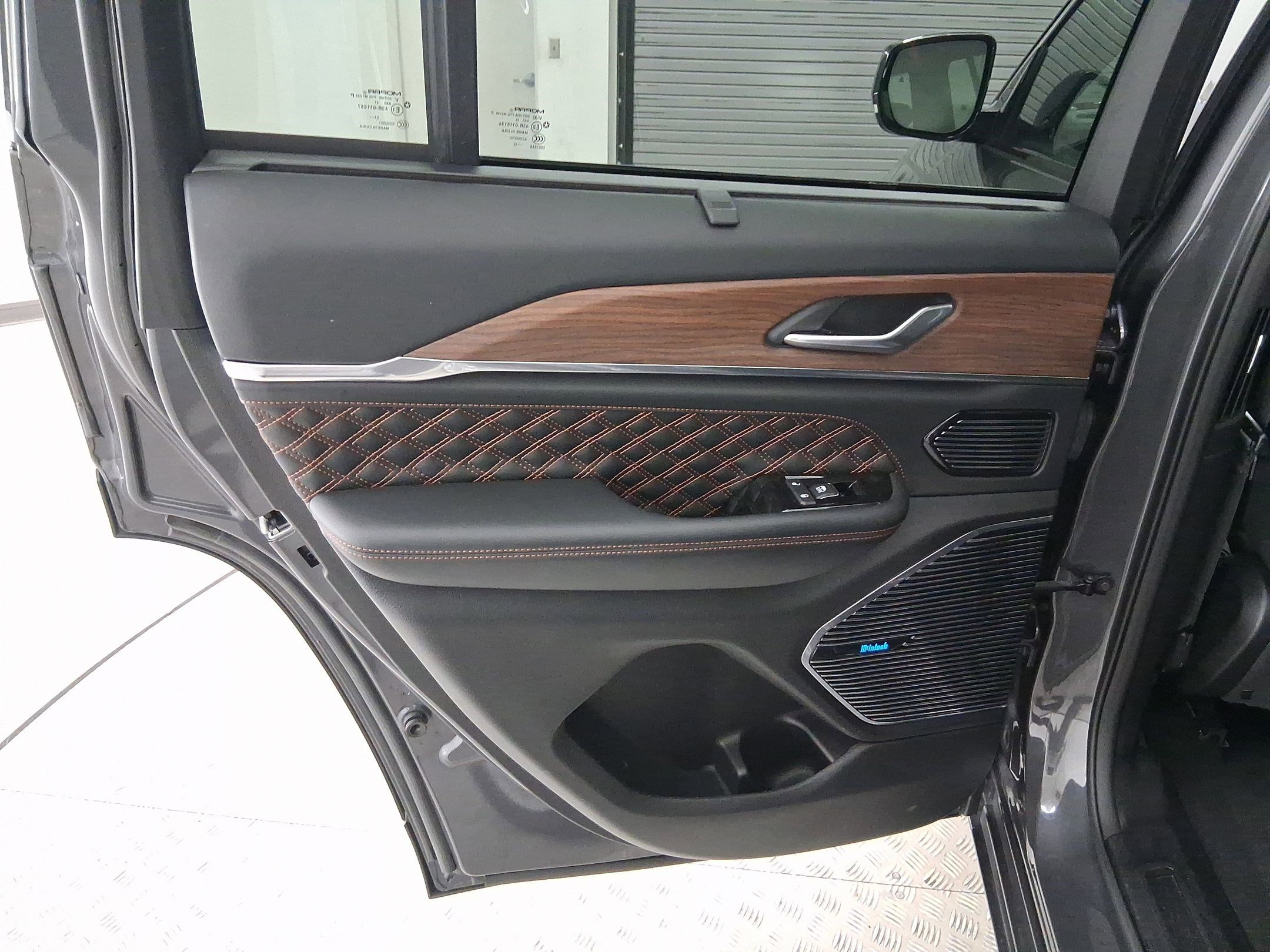 Used 2022 Jeep Grand Cherokee Summit w/ Adv Protech Group IV image 31