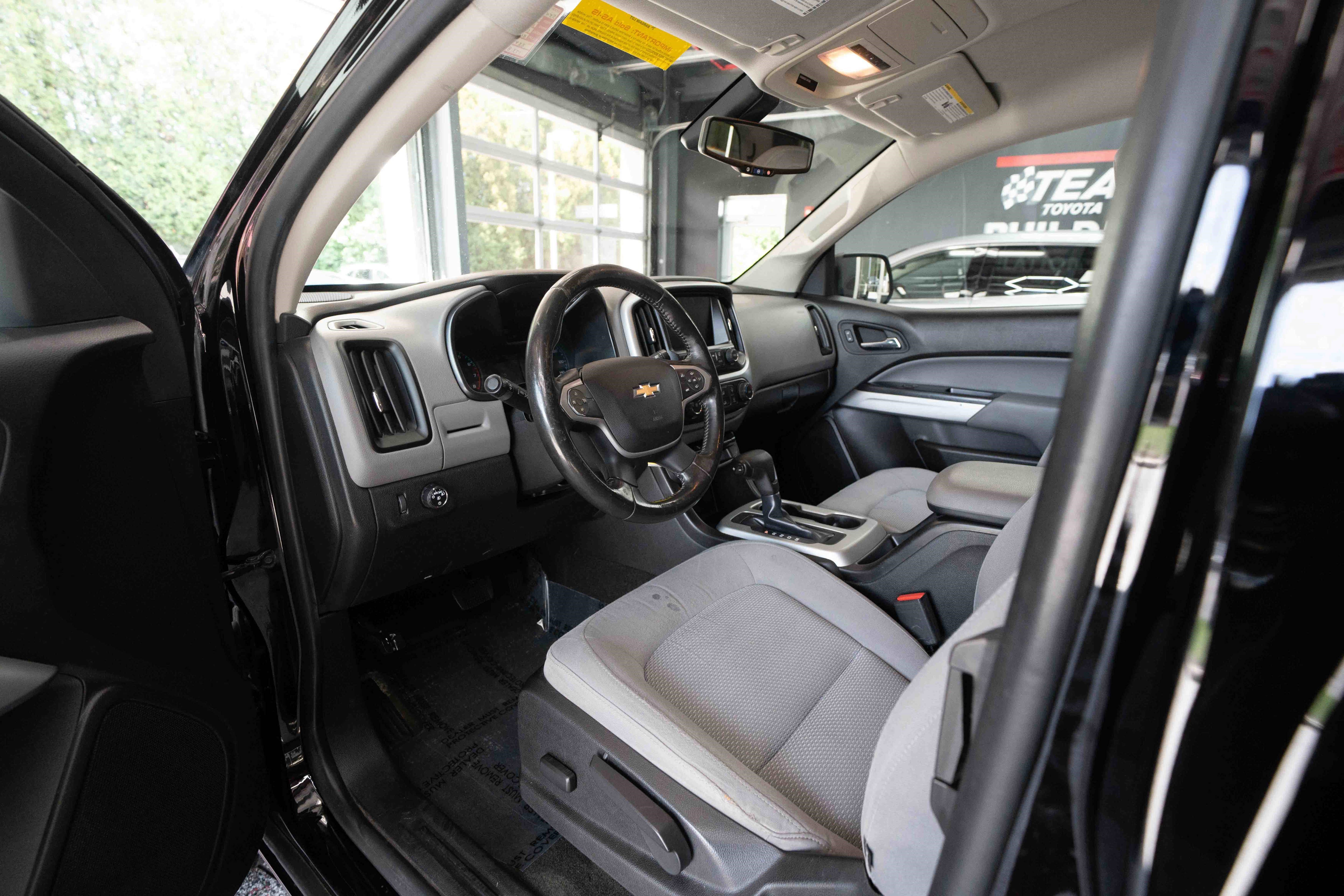 Used 2015 Chevrolet Colorado LT w/ LT Convenience Package RWD image 8