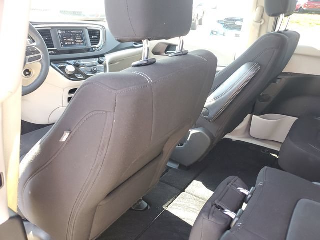 Used 2023 Chrysler Voyager LX FWD image 27
