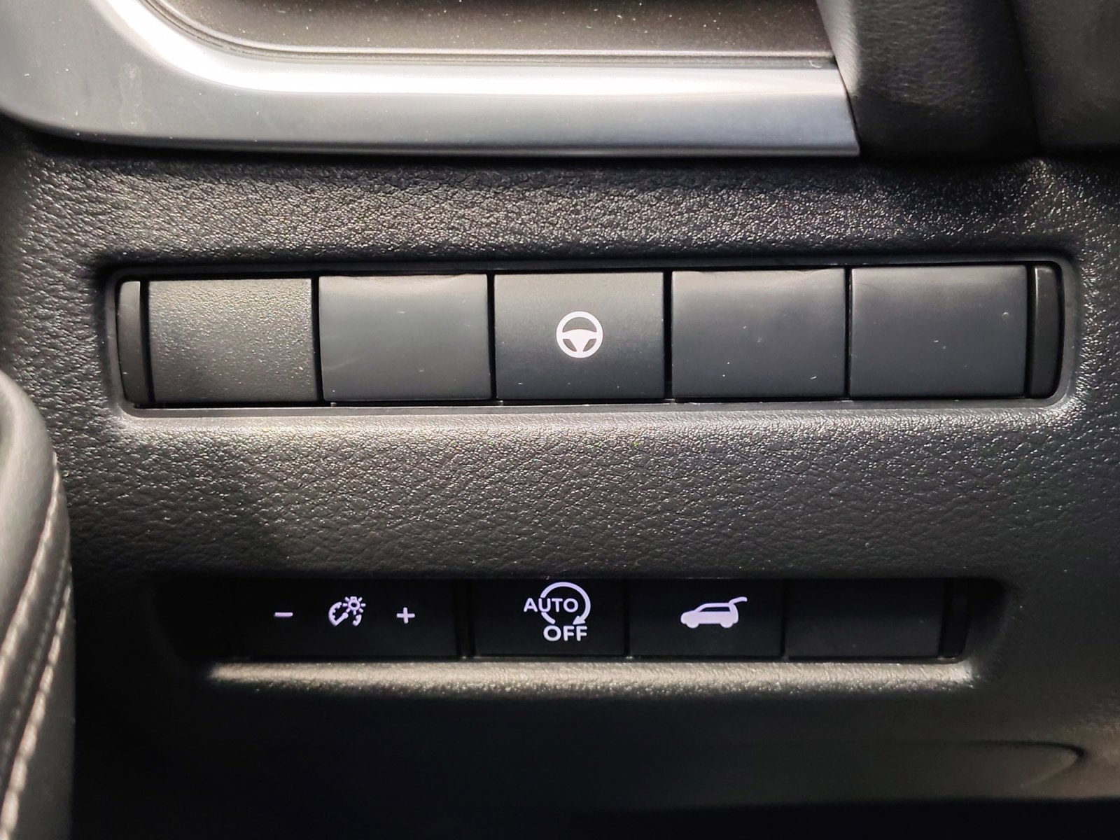 Certified 2024 Nissan Rogue SV image 25