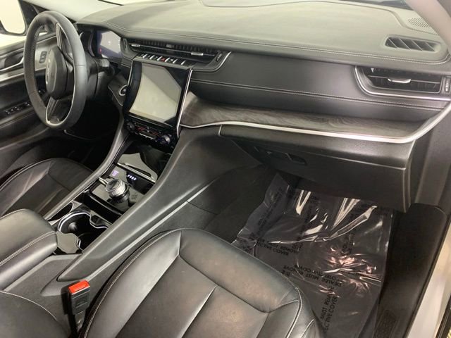 Used 2023 Jeep Grand Cherokee L Limited w/ Black Appearance Package image 24