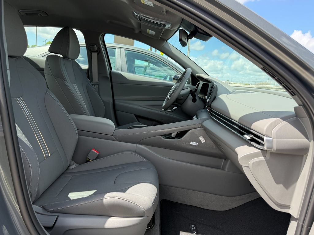 Used 2026 Hyundai Elantra SEL Sport Premium FWD image 24
