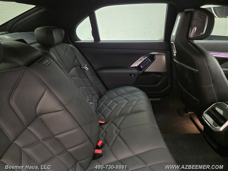 Used 2024 BMW 760i xDrive w/ Executive Package AWD/4WD image 30