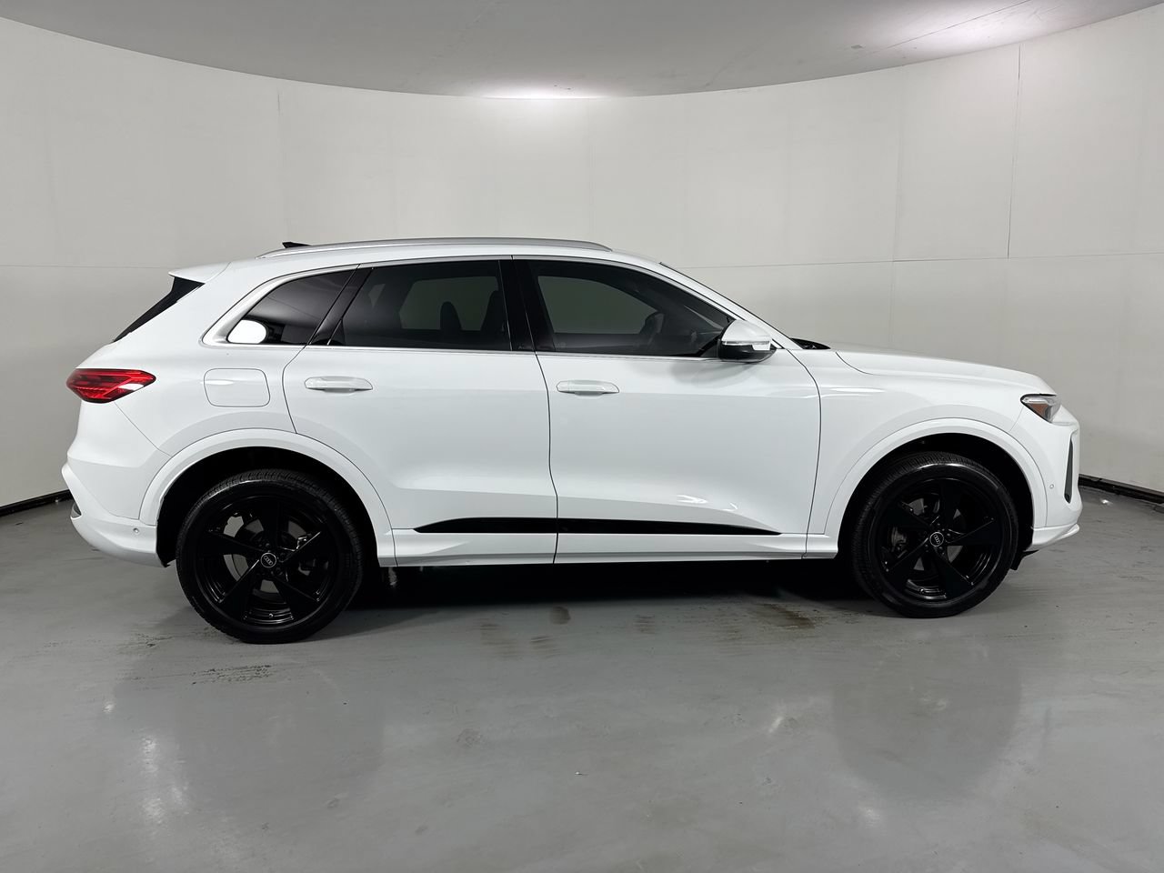 Used 2025 Audi Q5 Premium Plus w/ Premium Plus AWD/4WD image 38