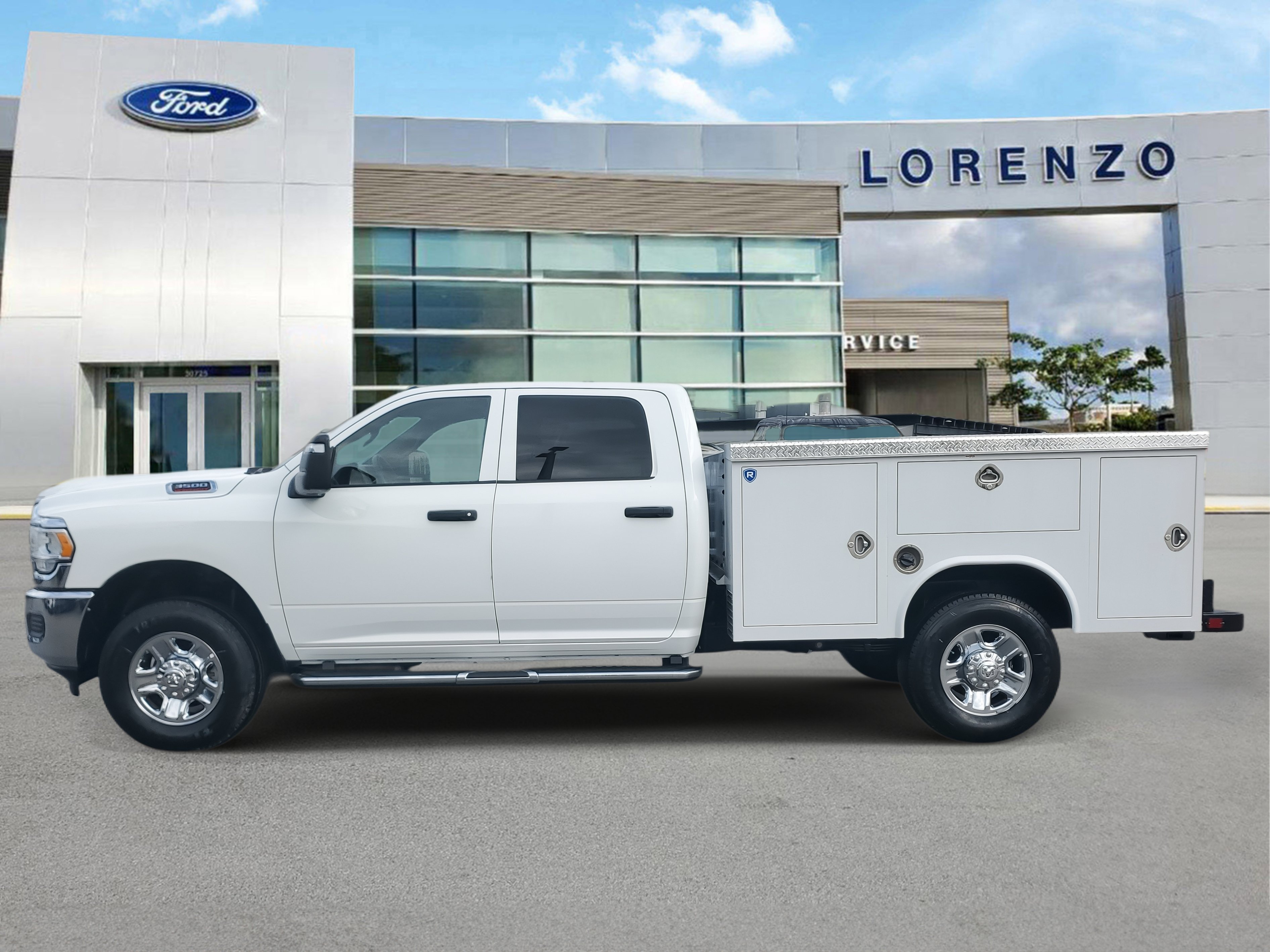 Used 2024 RAM 3500 Tradesman w/ Chrome Appearance Group AWD/4WD image 8