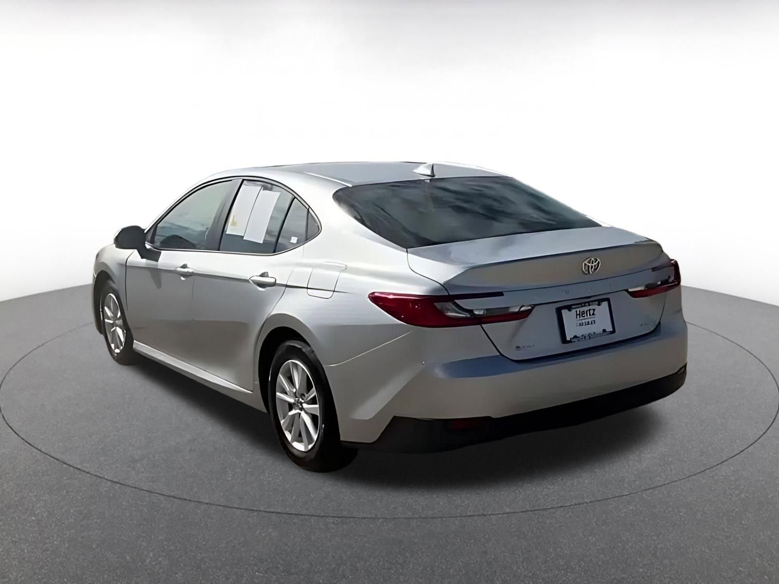 Used 2025 Toyota Camry LE image 10