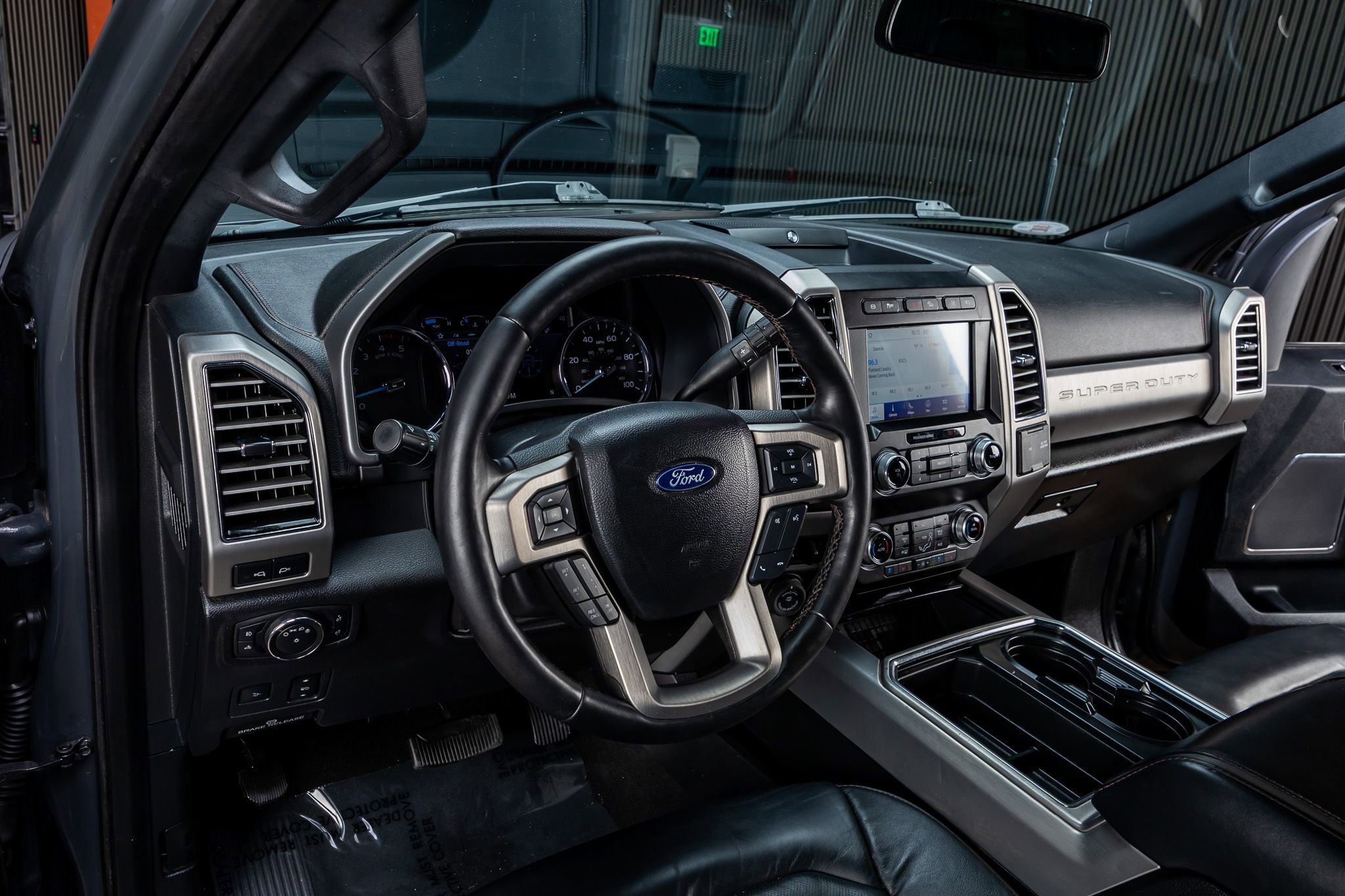 Used 2021 Ford F250 Platinum w/ Tremor Off-Road Package AWD/4WD image 16