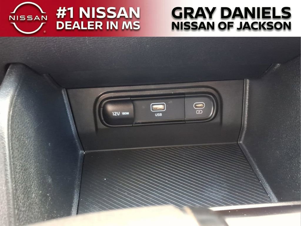 Used 2023 Kia Sportage LX image 18