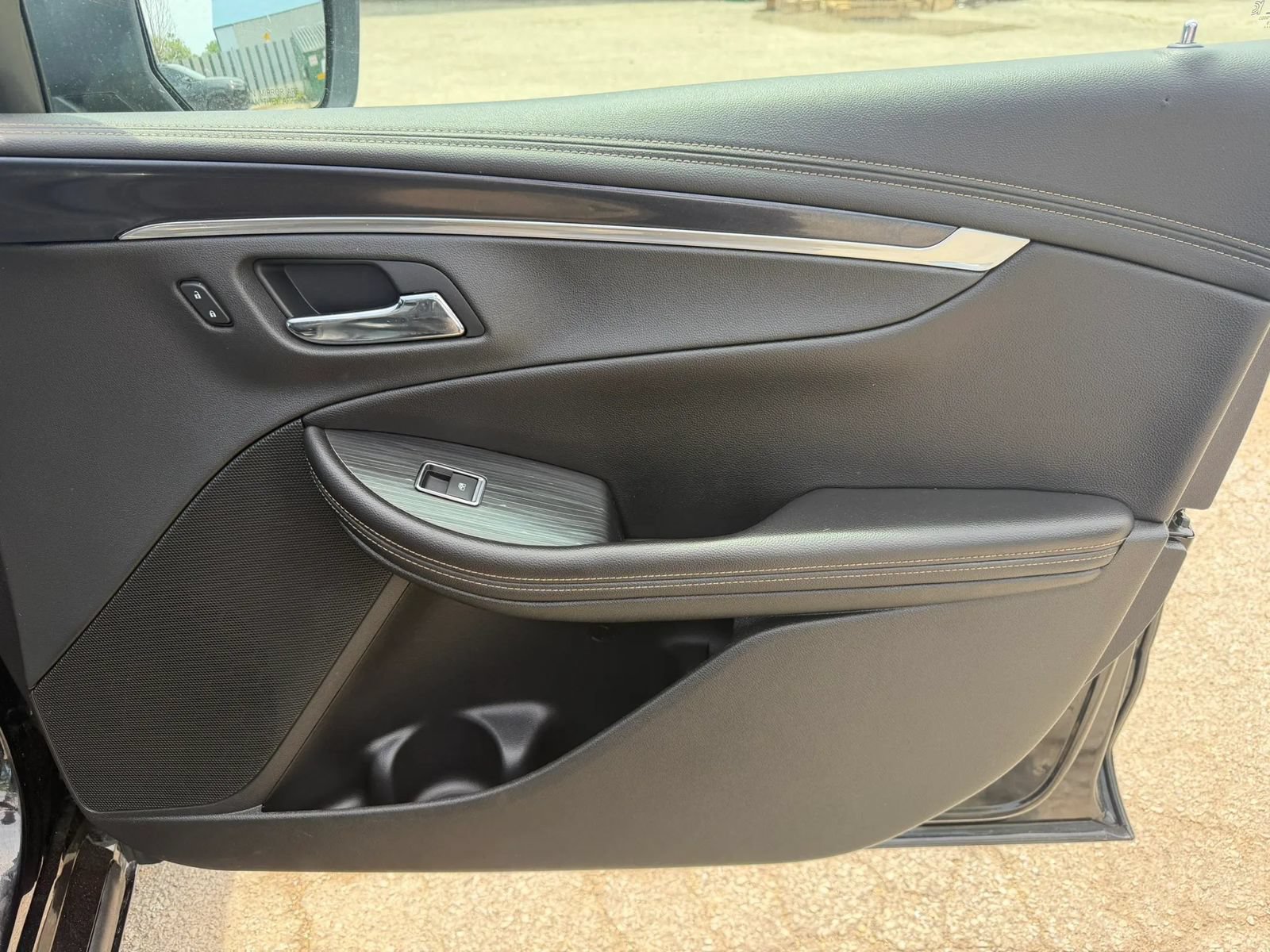 Used 2019 Chevrolet Impala LT FWD image 32