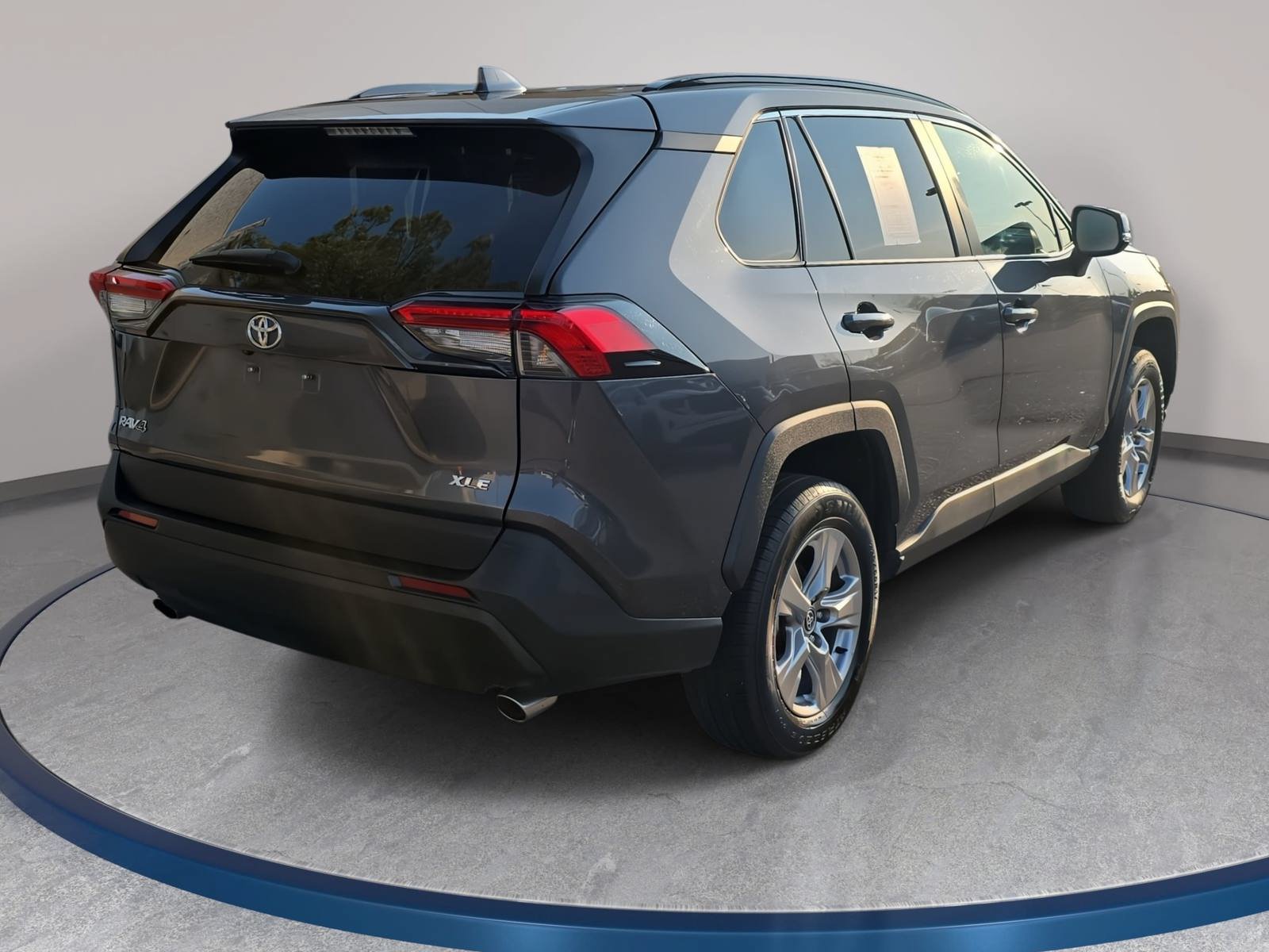 Used 2024 Toyota RAV4 XLE FWD image 5